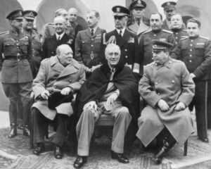 Ялтинская конференция (4–11 февраля 1945 г.) – вторая по счёту многосторонняя встреча лидеров трёх стран антигитлеровской коалиции, посвящённая установлению послевоенного мирового порядка.