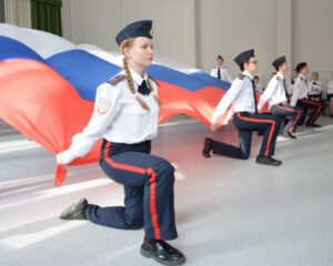 Под именем Героя