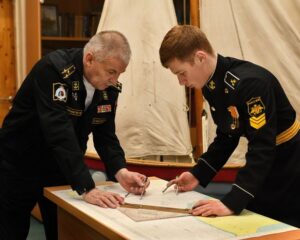 Настроить на осознанный выбор профессии.