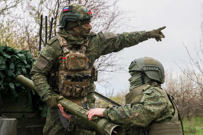 Наш сокрушительный натиск подчёркивает бессмысленность сопротивления врага