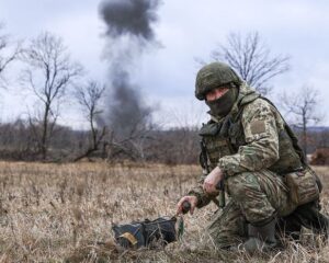 Пока земля таит опасность.