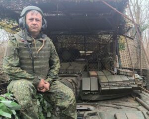 Взял в плен своего пленителя.