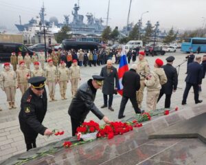 Верни Герою имя.