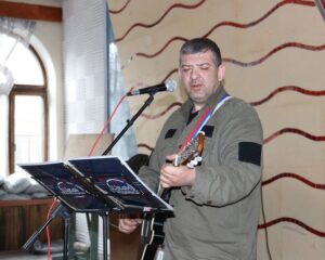После боя сердце просит музыки вдвойне.