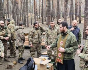 С верой в Бога на поле боя.