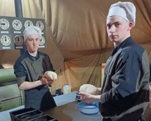 Экзамен для военных поваров.