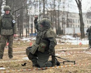 Три горячие недели