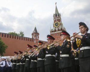 Зазвучат валторны, флейты, барабаны…