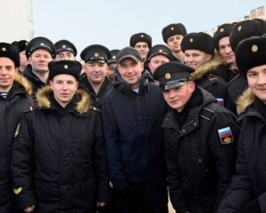 Мировое зло могут обуздать только русские офицеры.