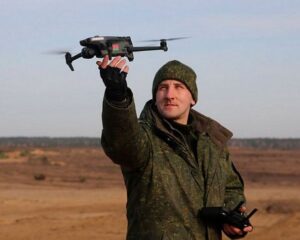 «Железные ястребы» в небе над Слонимом.