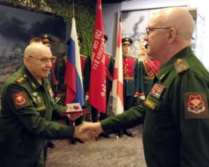 Потомкам, продолжателям традиций.