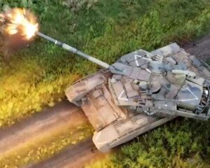 Наши отважные воины восхищают мужеством и доблестью.