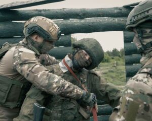 Доходчиво распространяя передовой опыт.