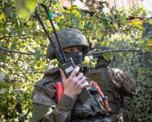 Легко ли связисту на линии огня?