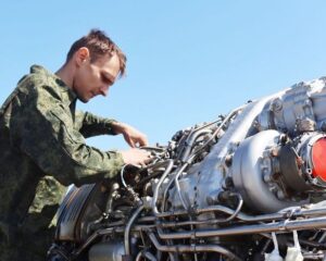 Победа в воздухе куётся на земле.