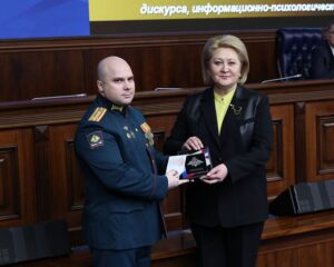 Расширяя гуманитарные знания в интересах обороны страны.