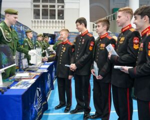 Выбрать одну из 42 престижных специальностей.