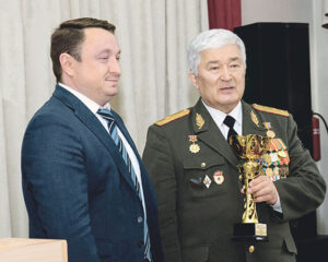 Кубок ветеранам за работу с молодёжью.