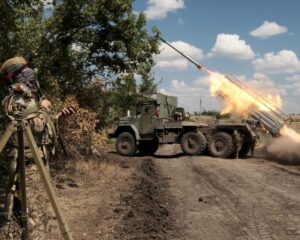 Громим укронацистов на всех направлениях