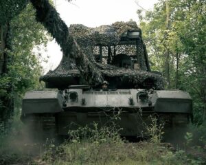 Экипаж принял удар на себя.