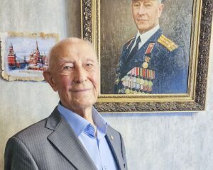 У него тысячи воспитанников.