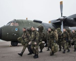 Германию вновь ставят на военные рельсы.