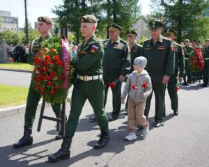 Помнить важные уроки истории.