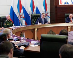 На службу по контракту – с патриотическим настроем