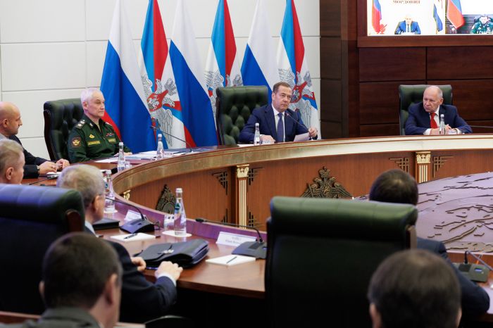 На службу по контракту – с патриотическим настроем