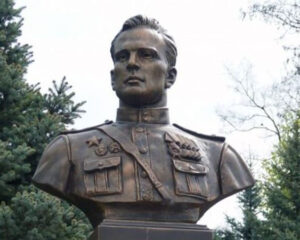 Подвиги не меркнут в веках.