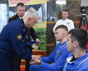 Вернуться в строй и продолжить служить Отечеству.