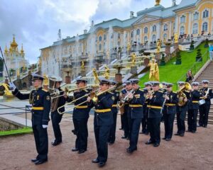 Непревзойдённой силой искусства.