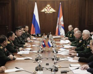 Укрепляя взаимодействие в оборонной сфере.