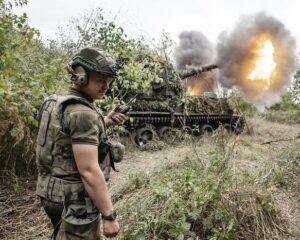 Вынуждаем противника отступать.