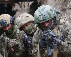 Они прославились доблестью и мужеством в боях.