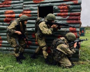 Взрывы, выстрелы и слаженность