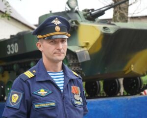 Не теряя ни секунды.