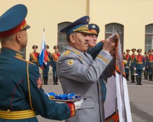 Воспитывая и обучая надёжных защитников Отечества.