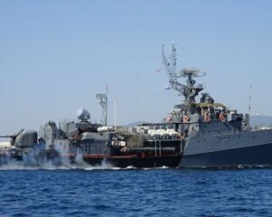 Мал противолодочный корабль, да удал