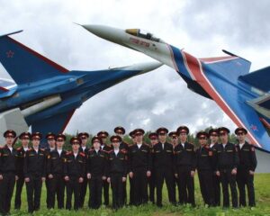 В небе «Юные соколы».