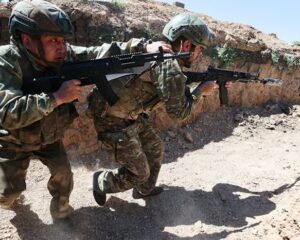 Под руководством инструкторов с боевым опытом