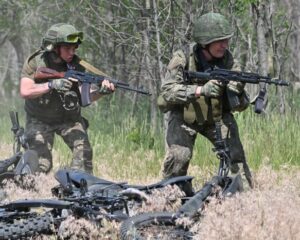 С неутомимой настойчивостью и несгибаемой решимостью