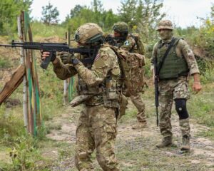 Гвардейцы неустанно шлифуют мастерство.