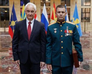 И засверкали звёзды на кителях защитников Отчизны.