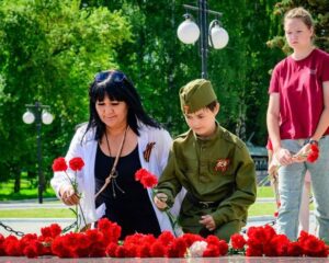 Возвращая имена и судьбы.