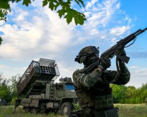 Громим необандеровцев на всех направлениях.