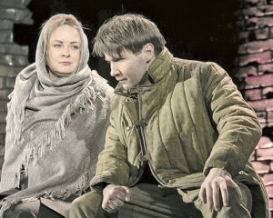 Подвиг на сцене и на картинах.