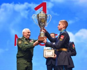 С обострённым интересом к современным технологиям.
