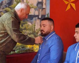 За верность присяге и воинскому долгу.