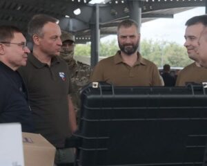 Помогая тем, кто на передовой.